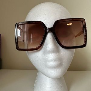 NEW one size fits most STYLISH SUNGLASSES